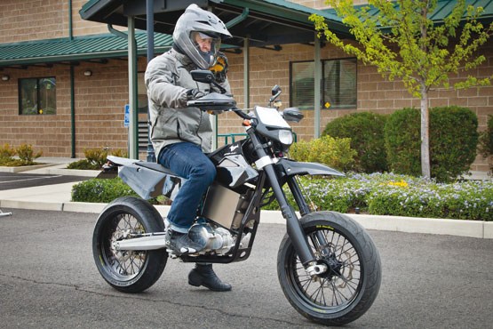 راه را براي موتورسيکلت هاي برقي باز کنيد