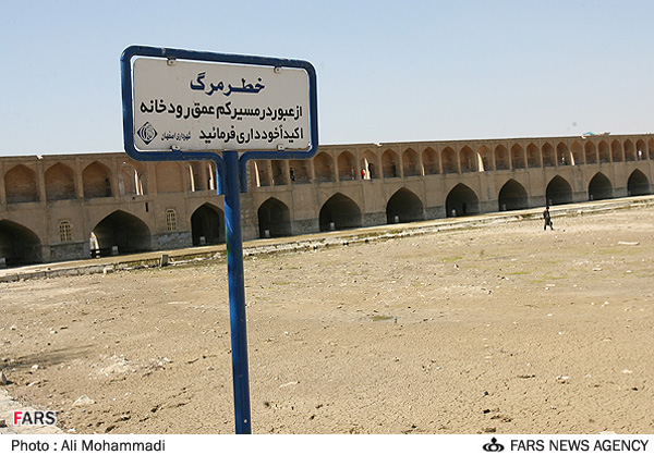 بگذارید رودخانه‌ها جاری بمانند